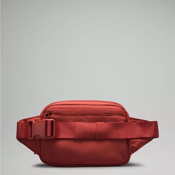 Lululemon Everywhere Belt Bag Large with Long Strap 2L- Magma - Picture 7 of 9